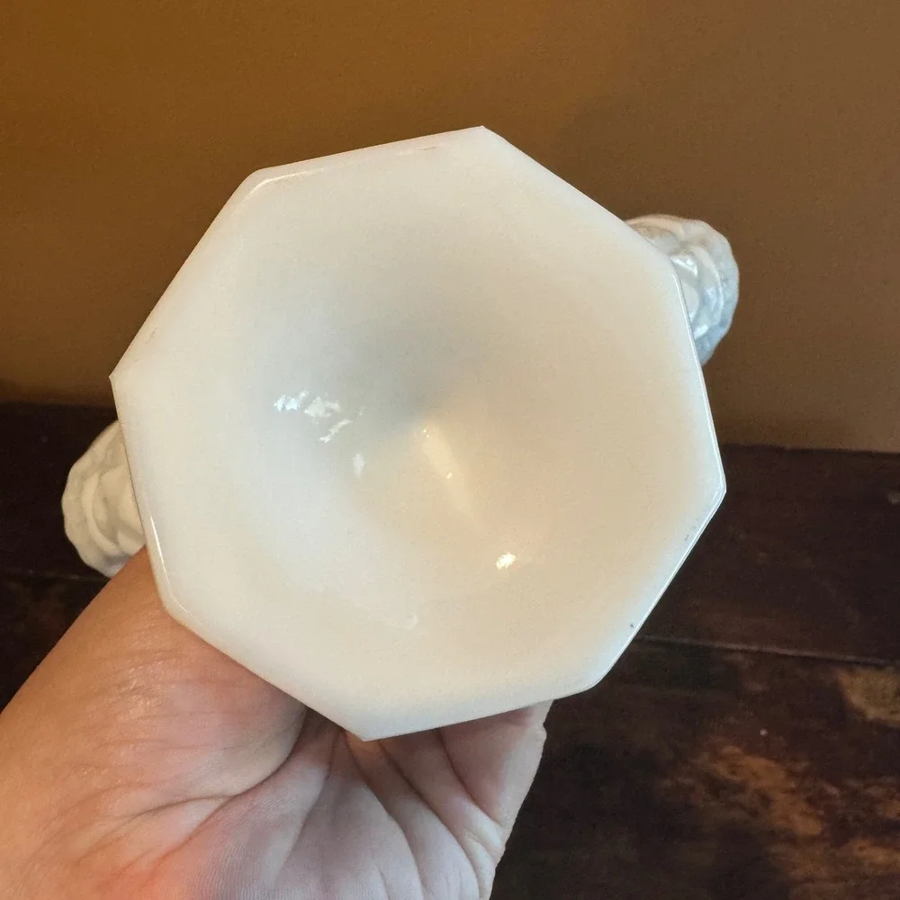 Westmoreland Vintage‎ Milk Glass Flat Fan-Shaped Pedestal Vase
